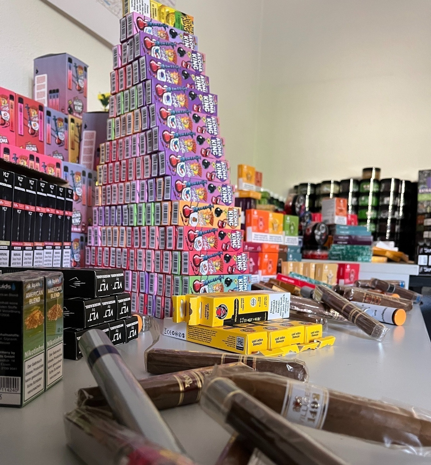 vape menge Zoll Stuttgart: Steuerhinterziehung von 46.000 Euro auf „The Hall of Vape“-Messe  - Nachrichten aus Stuttgart