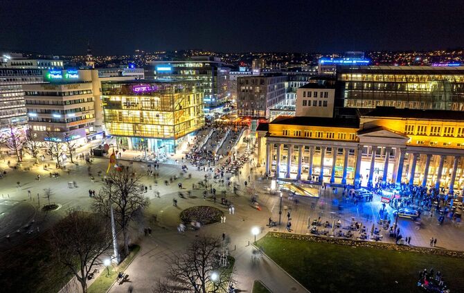 Freitags, samstags und vor Feiertagen wird der Schlossplatz ab 20 Uhr weiter videoüberwacht.