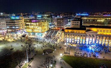 Freitags, samstags und vor Feiertagen wird der Schlossplatz ab 20 Uhr weiter videoüberwacht.