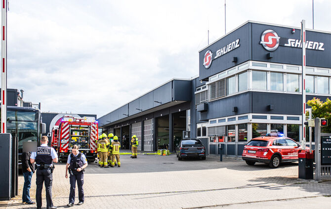 Feuerwehreinsatz bei Fa. Schlienz, Willy-Rüsch-Str., Kernen-Rommelshausen, 18.05.2023.