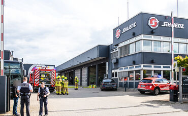 Feuerwehreinsatz bei Fa. Schlienz, Willy-Rüsch-Str., Kernen-Rommelshausen, 18.05.2023.