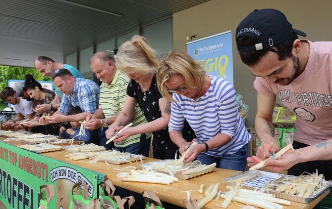 Spargel-Schälwettbewerb