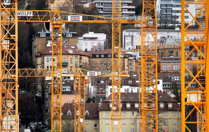 Der Eindruck täuscht: Diese Baukräne drehten sich in Stuttgart nicht für neue Wohnhäuser, sondern für den Bau des neuen Tiefbahn