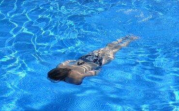 Schwimmen Abtauchen Baden Tauchen Symbol Symbolbild Symbolfoto