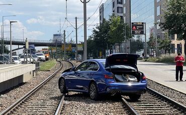 Unfall mit 4 PKW -Heilbronnerstrasse Stadteinwärts gesperrt - Stadtbahnverkehr behindert