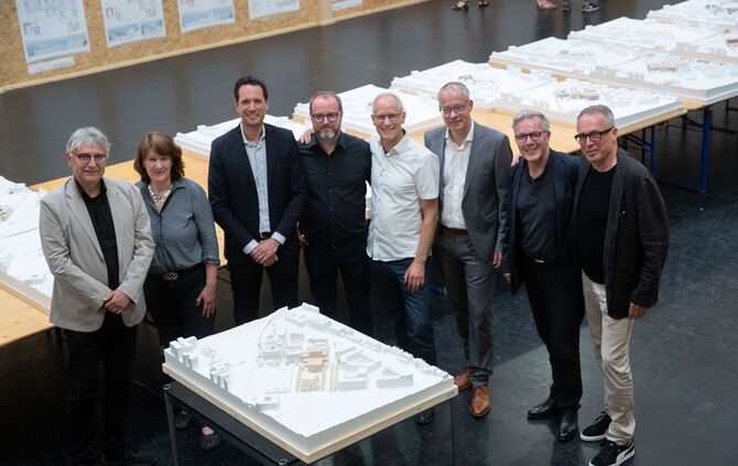 Stadt und Land stellen den Siegerentwurf des Wettbewerbs Ausweichspielstätte vor.