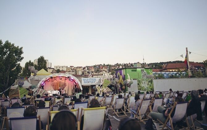 Auf dem Züblin Parkhaus in Stuttgart findet das Bunter Beton Festival statt.