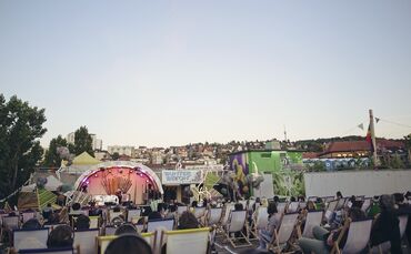 Auf dem Züblin Parkhaus in Stuttgart findet das Bunter Beton Festival statt.