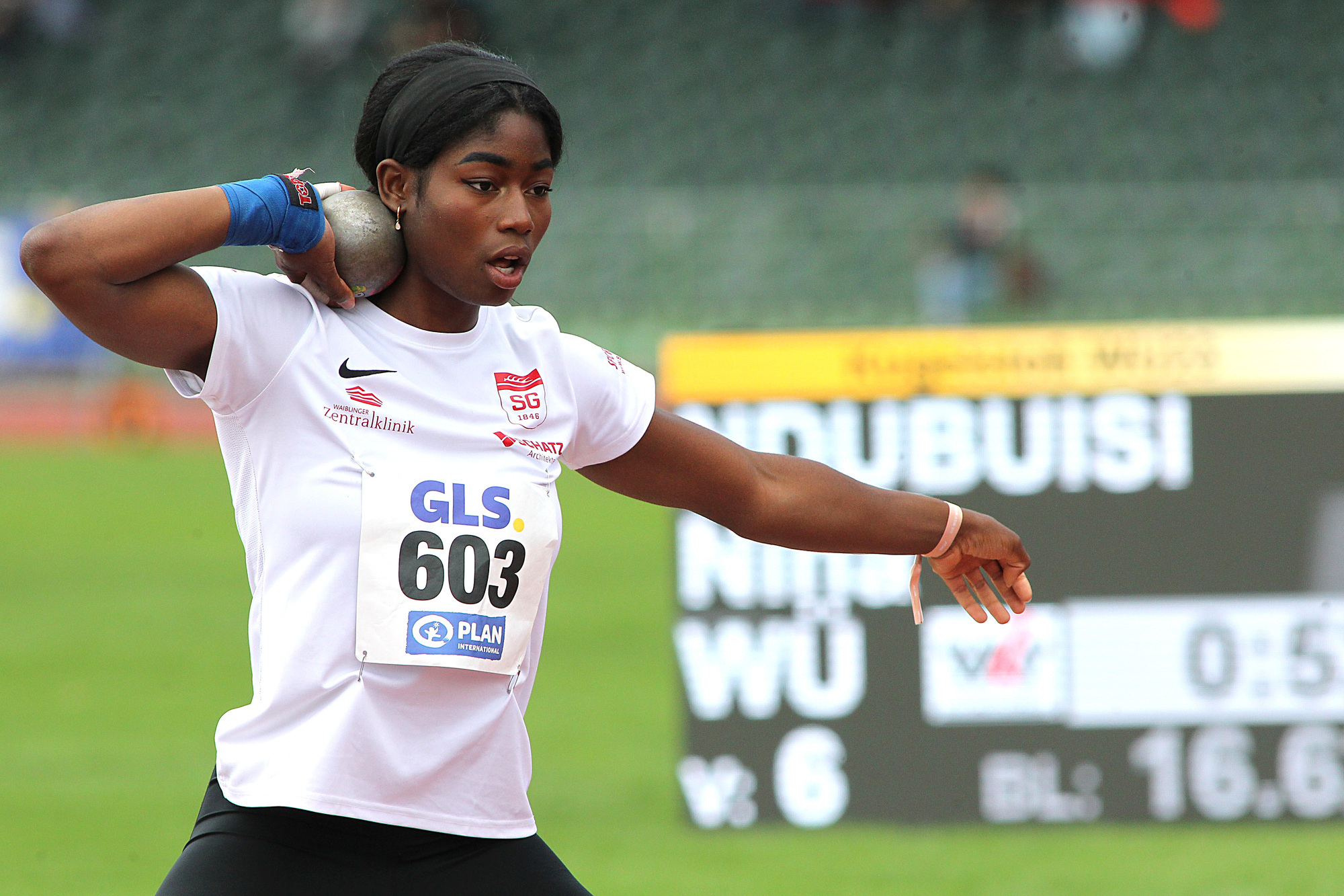 Gold im Kugelstoßen Deutscher Meistertitel für Nina Ndubuisi (SG