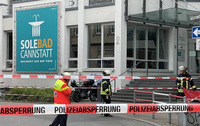 Chlorgasaustritt in einem Schwimmbad - Großeinsatz der Feuerwehr