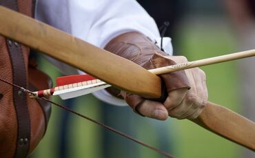 Pfeil Bogen Bogenschießen schießen Schütze Bogenschütze Symbol Symbolbild Symbolfoto