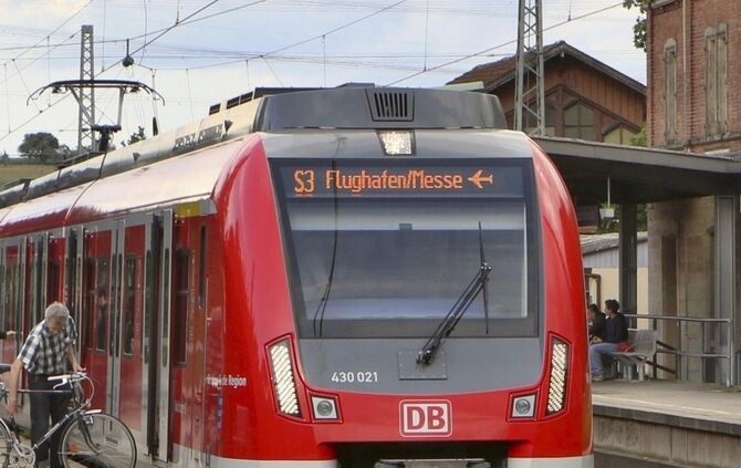S-Bahn sbahn s bahn S3 Verkehrslage symbolbild symbol symbolfoto