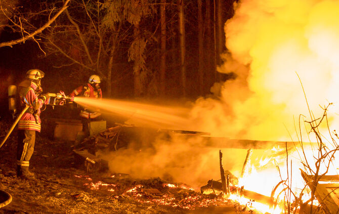 Schuppen fängt Feuer - Bild 06_0