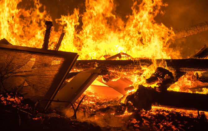 Schuppen fängt Feuer - Bild 05_5
