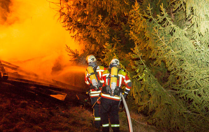 Schuppen fängt Feuer - Bild 07_6