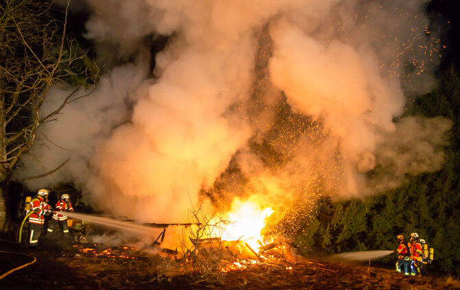 Schuppen fängt Feuer - Bild 15_14