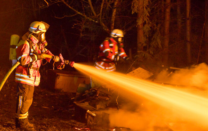 Schuppen fängt Feuer - Bild 16_15