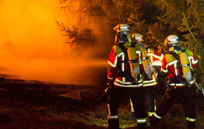 Schuppen fängt Feuer - Bild 22_21