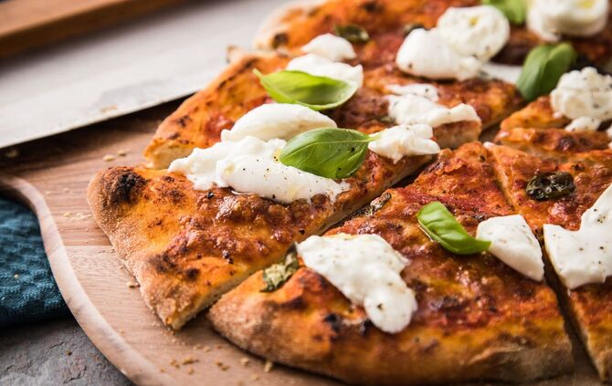 Vom Kneten bis zum Backen: Neapolitanische Pizza selber machen - Leben ...