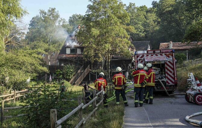 Leinfelden-Echterdingen: Grossbrand zerstoert die Eselsmuehle