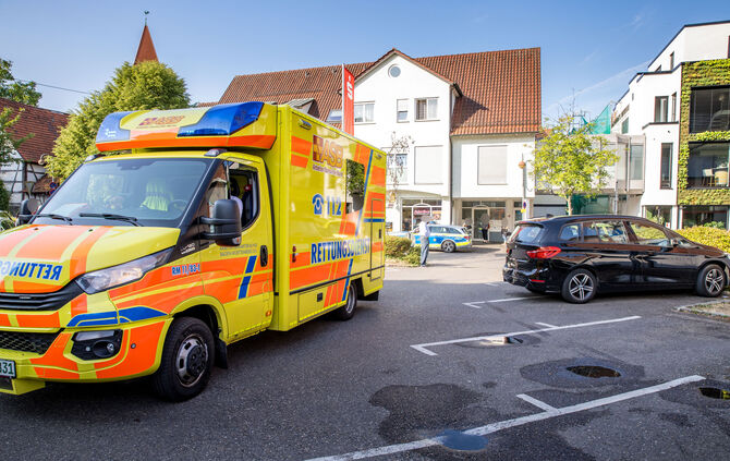 Unfall auf Parkplatz, Fuß eingeklemmt, Beutelsbacher Str., Weinstadt-Endersbach, 22.07.2023.