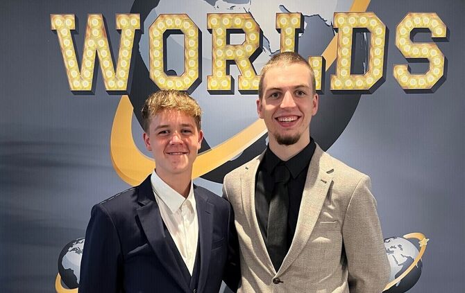 Linedance-Weltmeister : Julian hat Trainer Marc Schmid