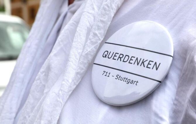 Kopie von Querdenker Querdenken Querdenken711 711 Button Symbol symbolbild symbolfoto