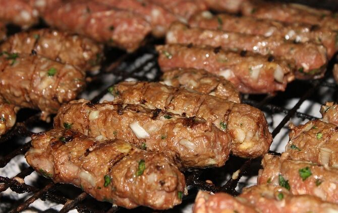 Cevapcici Grill Grillen Symbolfoto Symbol Symbolbild
