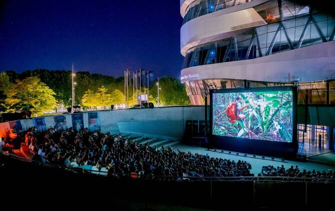 Open Air Kino Mercedes-Benz Museum