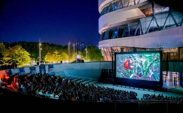 Open Air Kino Mercedes-Benz Museum