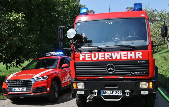 Brandserie bei Kernen: Polizei fasst mutmaßlichen Brandstifter - PKW vorsätzlich in Band gesetzt - Feuer am hellen Mittag auf Wa