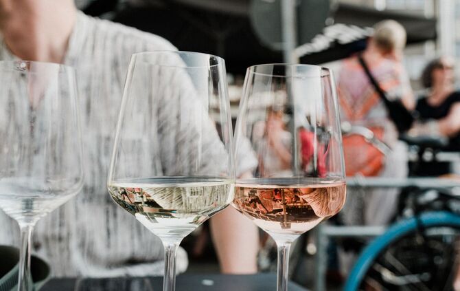Wein Weinfest Weindorf Symbolbild