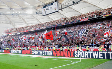 Fest in Winamax-Hand: Bandenwerbung in der Stuttgarter MHP-Arena