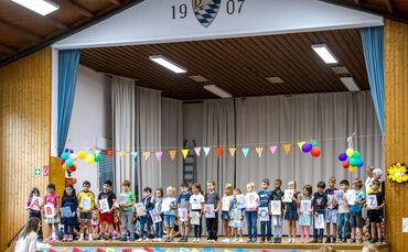 Einschulungsfeier der Haldenschule Rommelshausen in der Turnhalle am Sportgelände, Kernen, 14.09.2023.