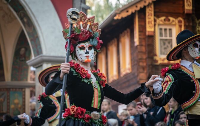 EP19_Halloween_Parade_10_115408