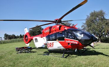 Schwerer Unfall bei Motocross-Rennen - Motorräder überschlagen sich - Rettungshubschrauber im Einsatz
