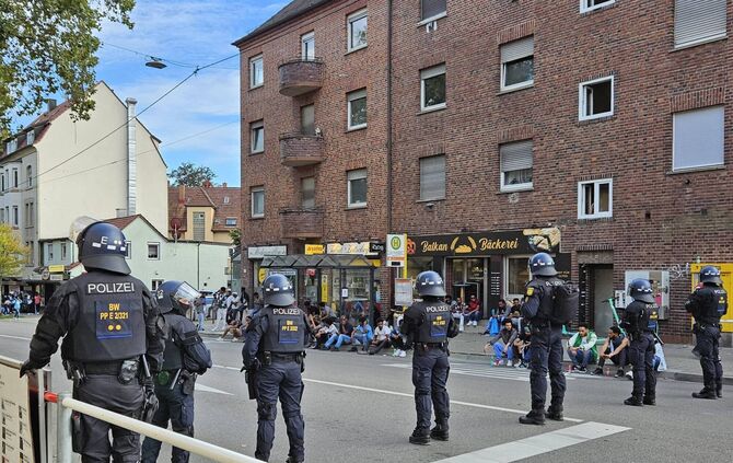 Gewalt bei Eritrea-Treffen in Stuttgart: Polizei angegriffen