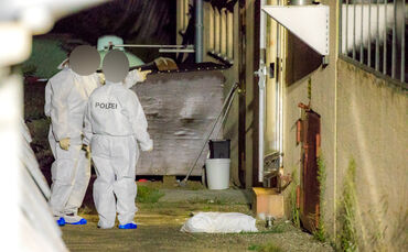 Feuerwehr leuchtet Tatort aus, Spurensicherung, Tannenbergstr., ehemalige Gärtnerei, Stuttgart, 17.09.2023.