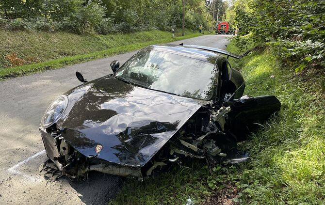 Stuttgart: Unfall zwischen Audi und Porsche - 80.000€ Sachschaden - 2 verletzte
