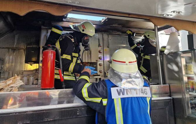 feuerwehr grillwagen brand feuer waiblingen