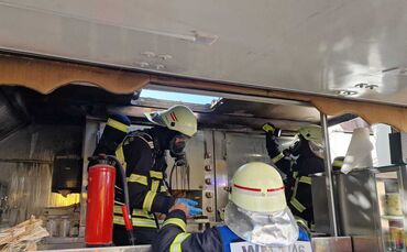 feuerwehr grillwagen brand feuer waiblingen
