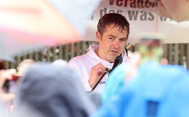 Kopie von Ballweg Querdenker Querdenken Stuttgart Stammheim JVA