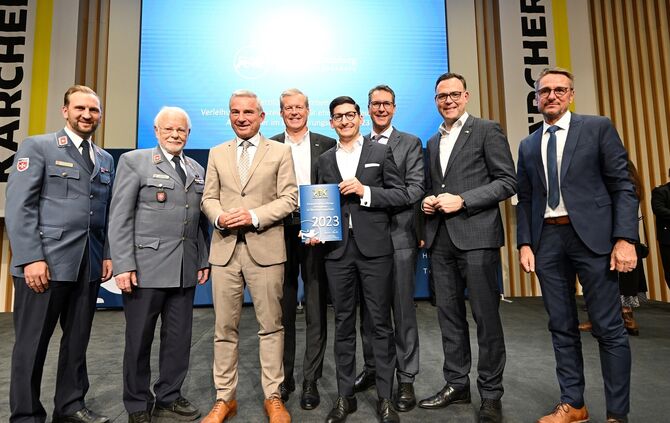 Gruppenfoto Auszeichnung ehrenamtsfreundliche Arbeitgeber_Copyright_Franziska Kraufmann
