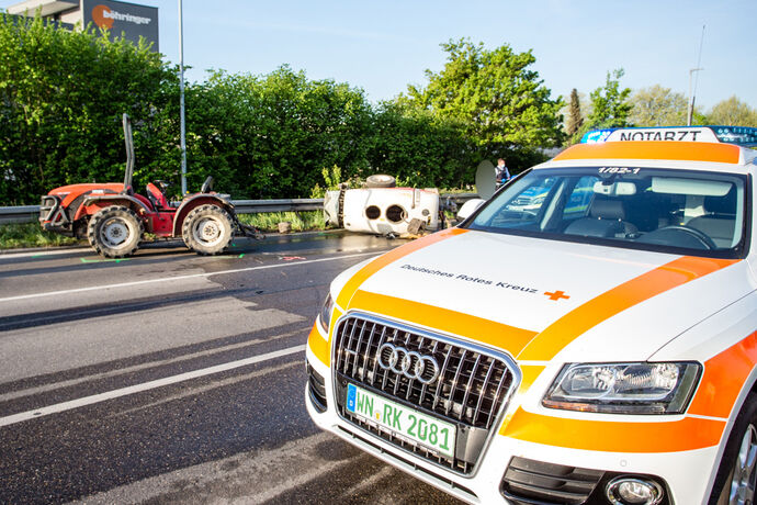 Unfall mit Traktor, Grunbacherstr., Weinstadt-Großheppach, 24.04.2020.