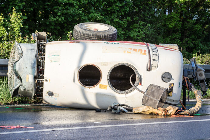 Unfall mit Traktor, Grunbacherstr., Weinstadt-Großheppach, 24.04.2020.