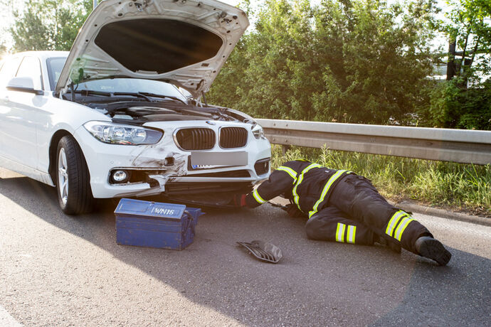 Unfall mit Traktor, Grunbacherstr., Weinstadt-Großheppach, 24.04.2020.