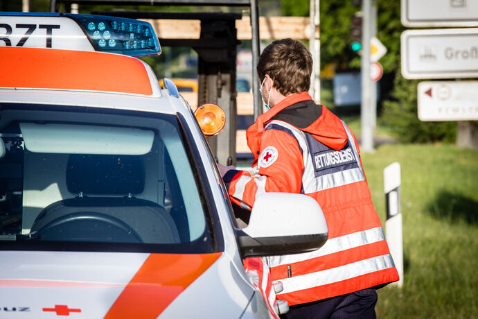 Unfall mit Traktor, Grunbacherstr., Weinstadt-Großheppach, 24.04.2020.