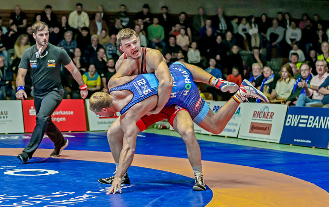 Klasse bis 98kg im griechisch - römischen Stil in rot Lucas Lazogianis ASV Schorndorf gegen in blau Hannes Wagner AC Lichtenfels