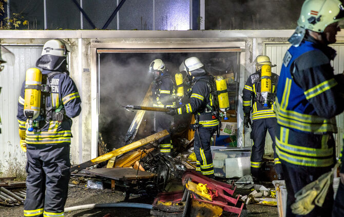 Brand in Garage, Steinweg, Paulinenpflege Winnenden, 07.11.2023.