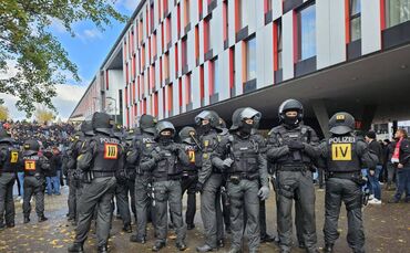Ausschreitungen zwischen Fussballfans und Polizei beim Spiel VfB Stuttgart - BVB